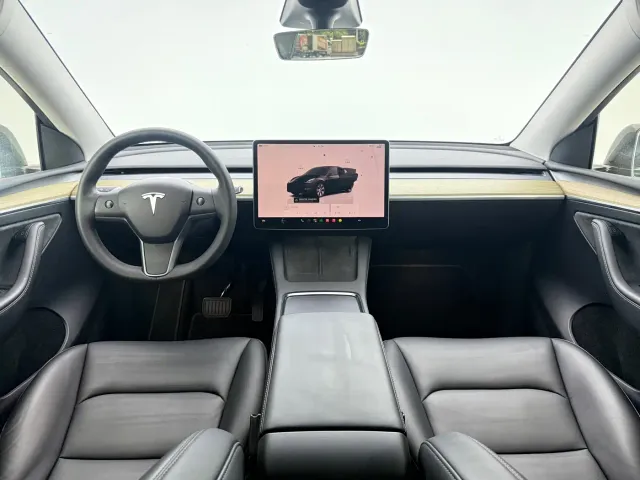 Tesla Model Y — Фото автомобиля 6