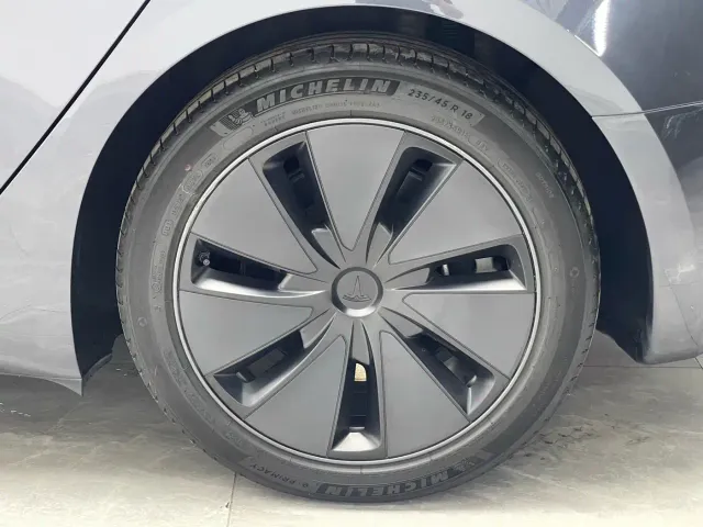 Tesla Model 3 — Фото автомобиля 19