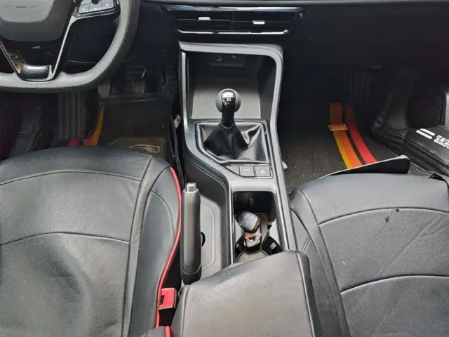 Roewe i5 — Фото автомобиля 13