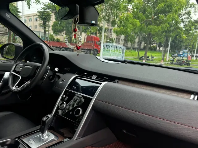 Land Rover Discovery Sport — Фото автомобиля 15