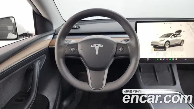 Tesla Model Y — Фото автомобиля 13
