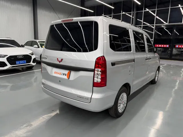 Wuling Hongguang V — Фото автомобиля 11