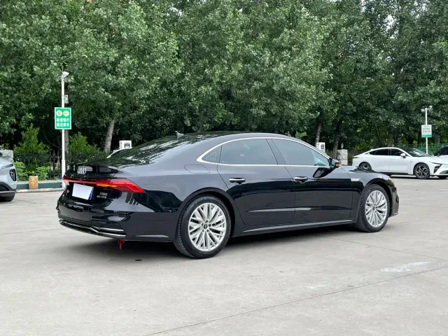 Audi A7L — Фото автомобиля 6