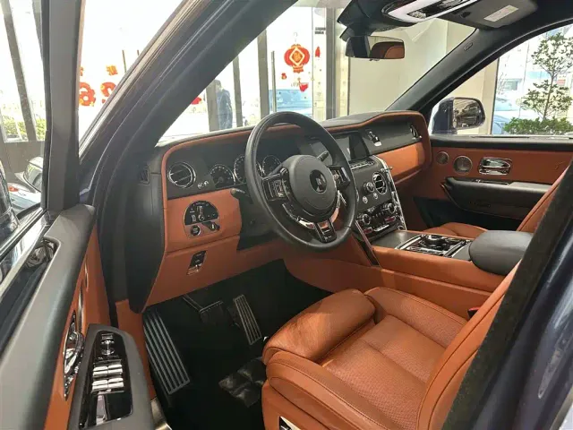 Rolls-Royce Cullinan — Фото автомобиля 13
