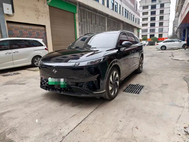 Фотография автомобиля — Dongfeng eπ 008