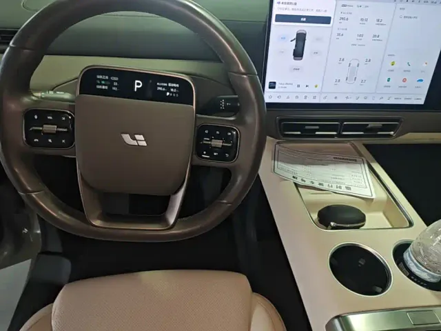 Li Auto MEGA — Фото автомобиля 13
