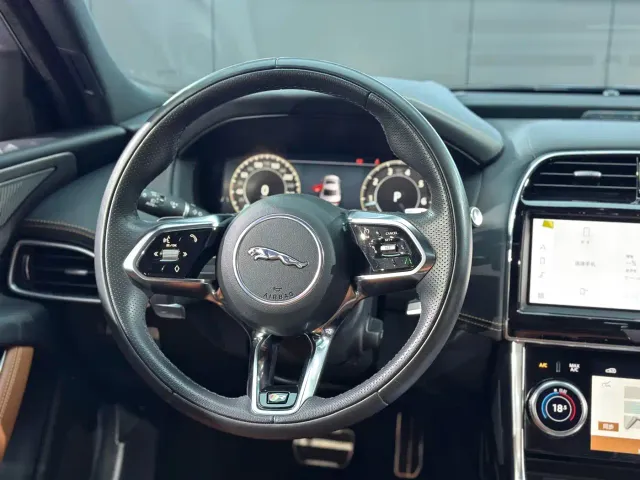 Jaguar XEL — Фото автомобиля 11