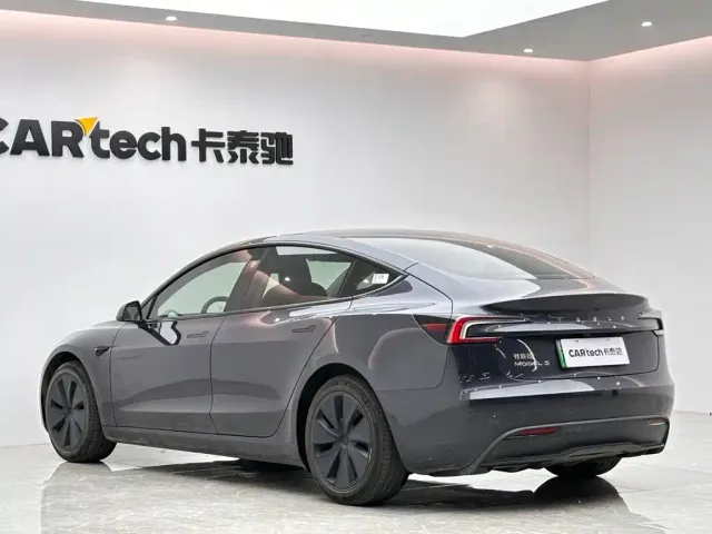 Tesla Model 3 — Фото автомобиля 3