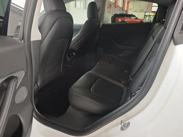 Tesla Model Y — Фото автомобиля 10
