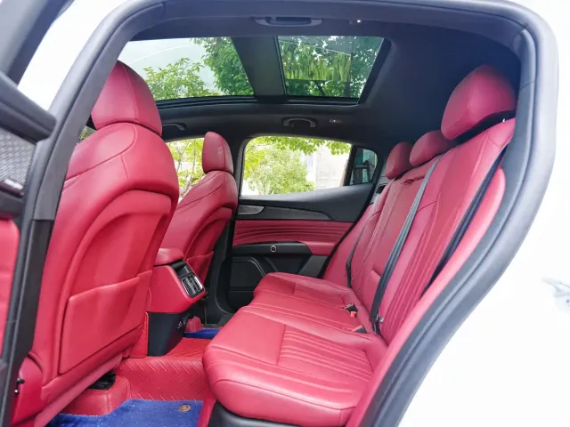 Maserati Grecale — Фото автомобиля 7