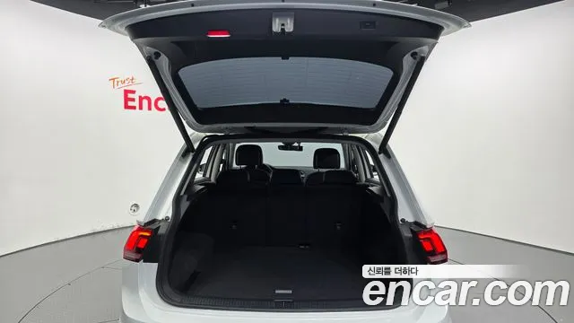 Volkswagen Tiguan Tiguan 2 поколение 2.0 TDI Premium — Фото автомобиля 19