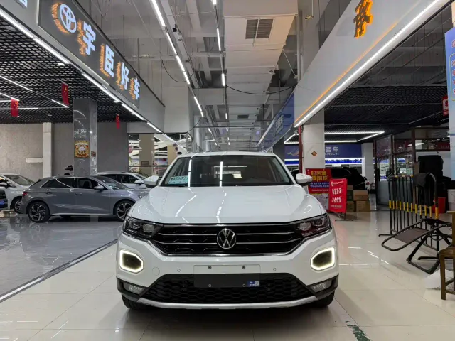 Volkswagen T-Roc — Фото автомобиля 3