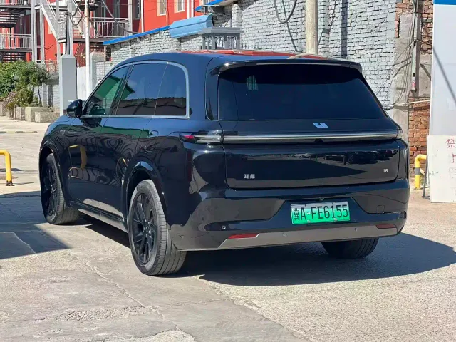 Li Auto L8 — Фото автомобиля 12