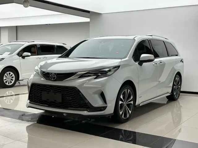 Фотография автомобиля — Toyota Granvia