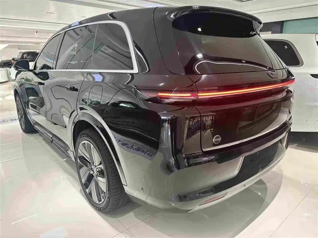 Li Auto L8 — Фото автомобиля 15