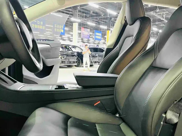 Tesla Model Y — Фото автомобиля 10
