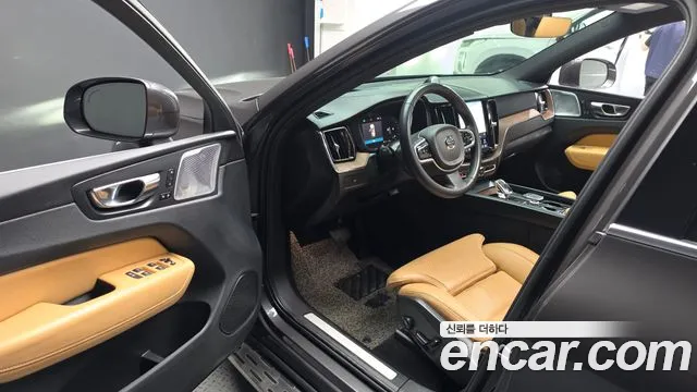 Volvo XC60 2nd Gen — Фото автомобиля 15
