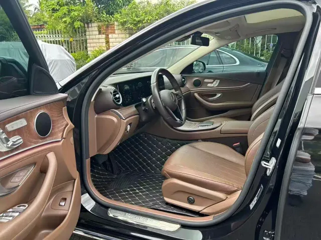 Mercedes-Benz E-Class — Фото автомобиля 4