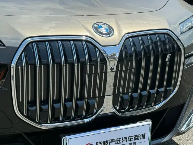 BMW i7 — Фото автомобиля 15