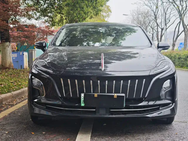 Hongqi E-QM5 — Фото автомобиля 2