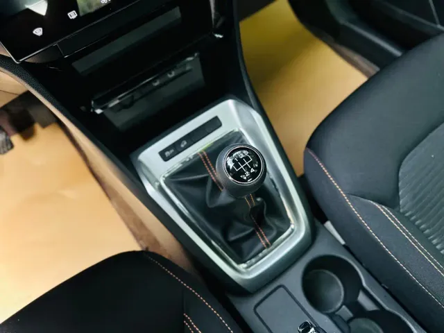 Roewe RX3 — Фото автомобиля 9