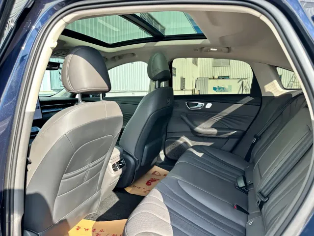 Roewe M7 DMH — Фото автомобиля 6