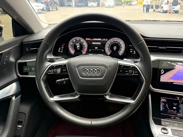 Audi A7L — Фото автомобиля 8