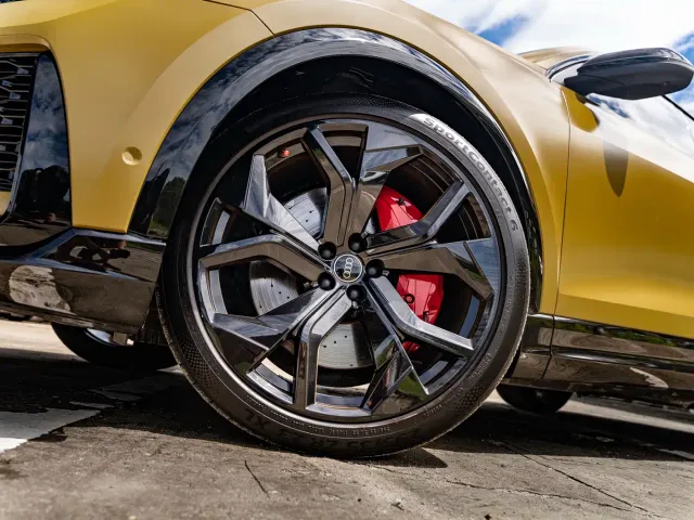 Audi RS Q8 — Фото автомобиля 5