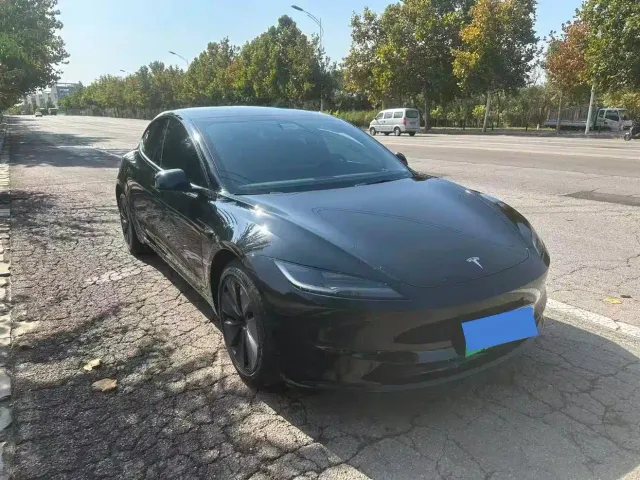 Tesla Model 3 — Фото автомобиля 4