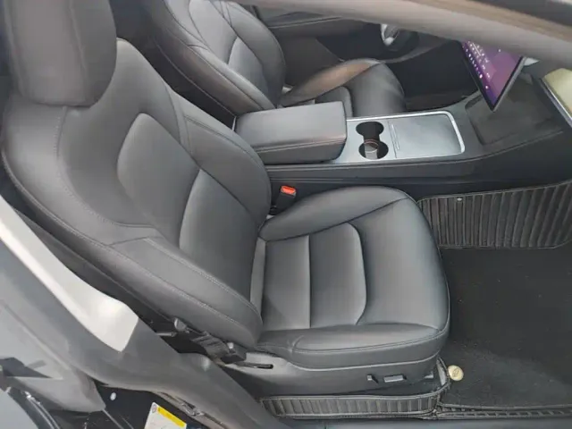 Tesla Model Y — Фото автомобиля 24