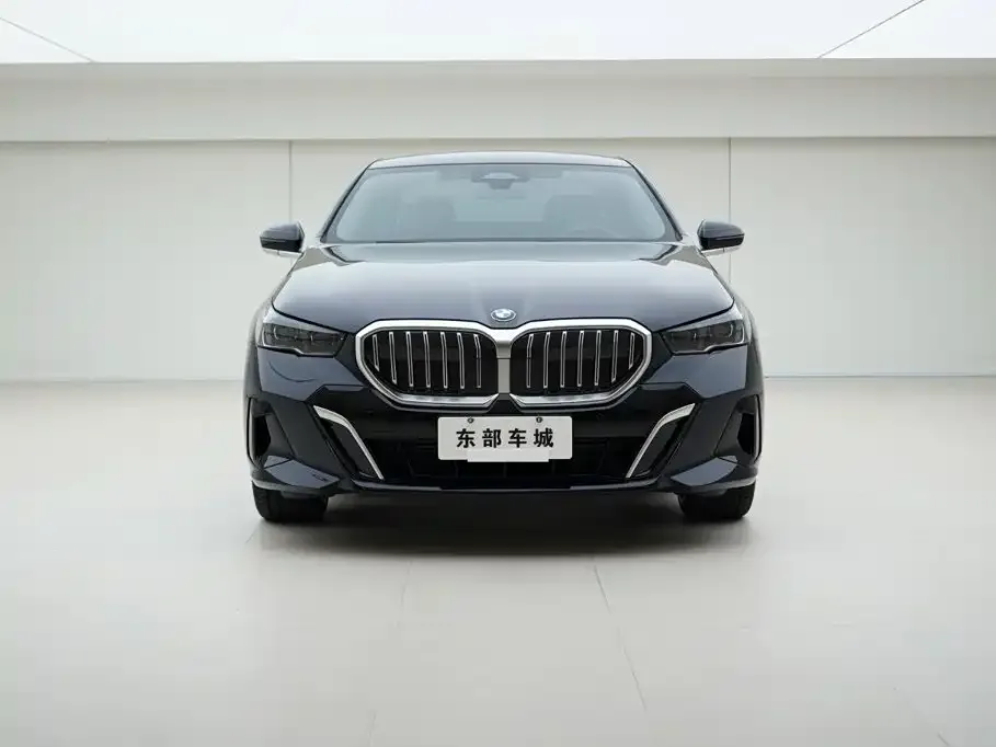 BMW BMW 5 Series 2025 525Li M Sport Package — Фото автомобиля 2
