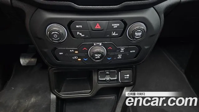 Jeep Renegade — Фото автомобиля 26