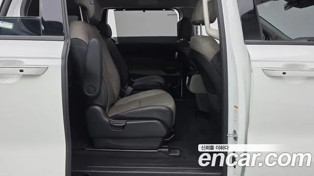 Kia Carnival 4th Gen — Фото автомобиля 12