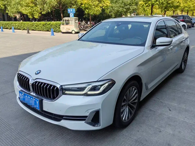 Фотография автомобиля — BMW 5 Series