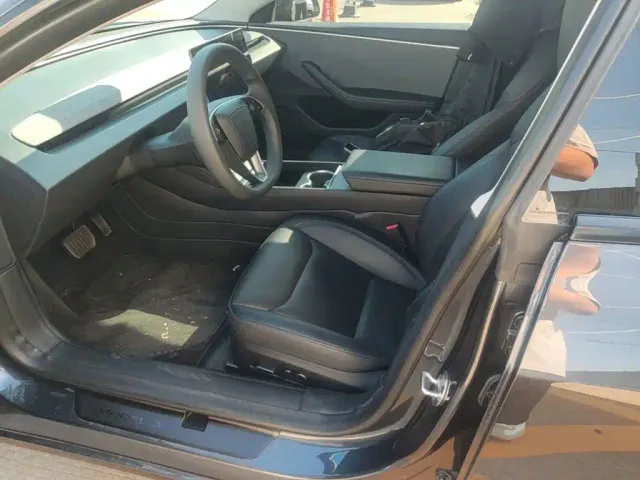 Tesla Model 3 — Фото автомобиля 14