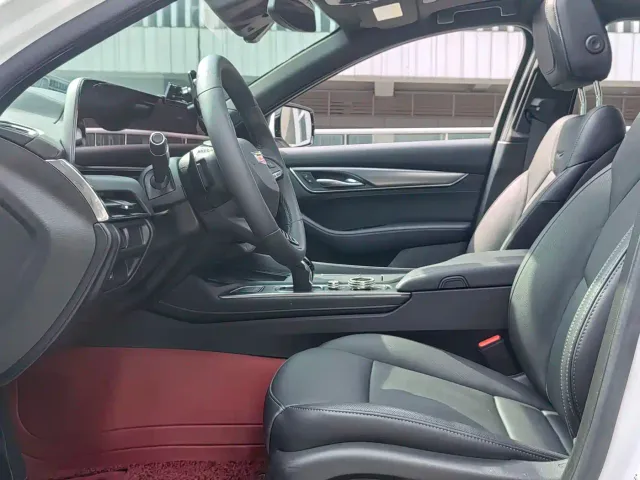 Cadillac CT5 — Фото автомобиля 11