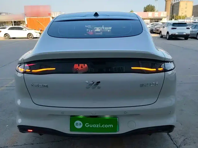 IM Motors LS6 — Фото автомобиля 5
