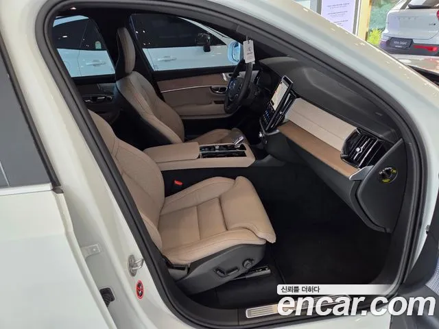 Volvo XC90 — Фото автомобиля 12