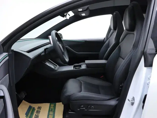 Tesla Model Y L — Фото автомобиля 11