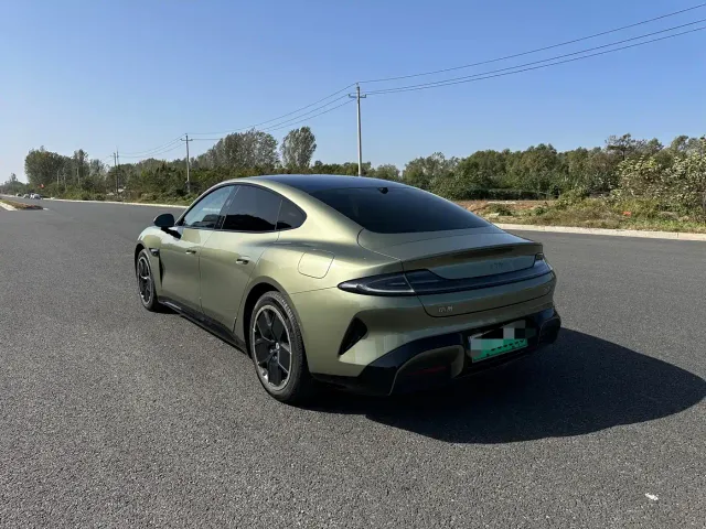 Xiaomi SU7 — Фото автомобиля 28