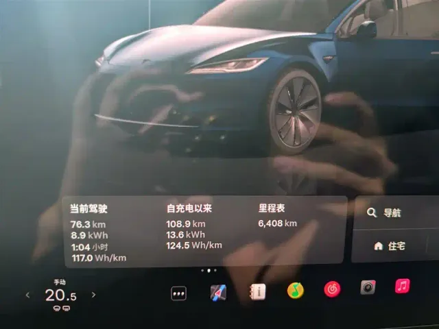 Tesla Model 3 — Фото автомобиля 4