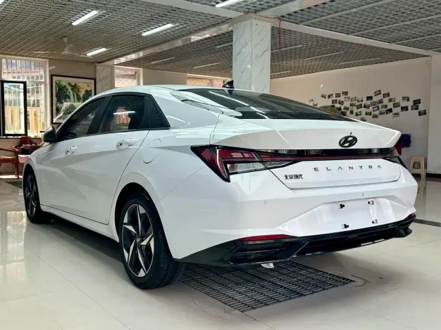 Hyundai Elantra — Фото автомобиля 6