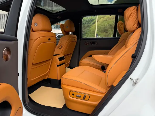 Li Auto i8 — Фото автомобиля 6