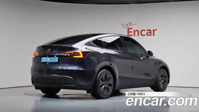 Tesla Model Y — Фото автомобиля 2