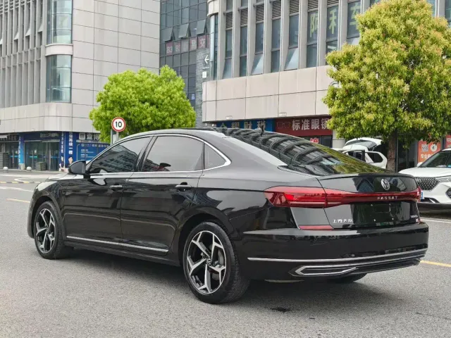 Volkswagen Passat — Фото автомобиля 10