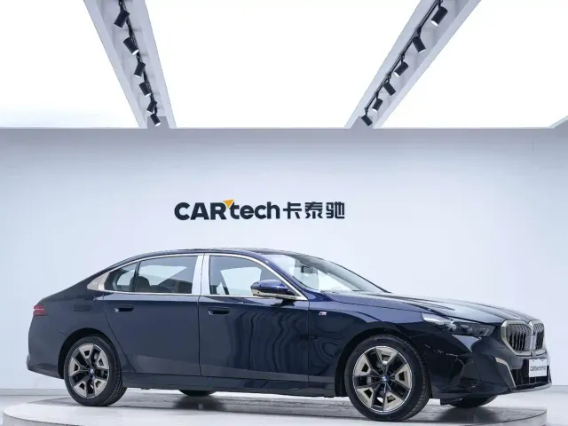 BMW 5 Series — Фото автомобиля 7