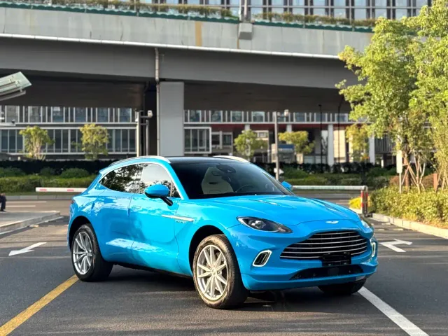 Aston Martin DBX — Фото автомобиля 2