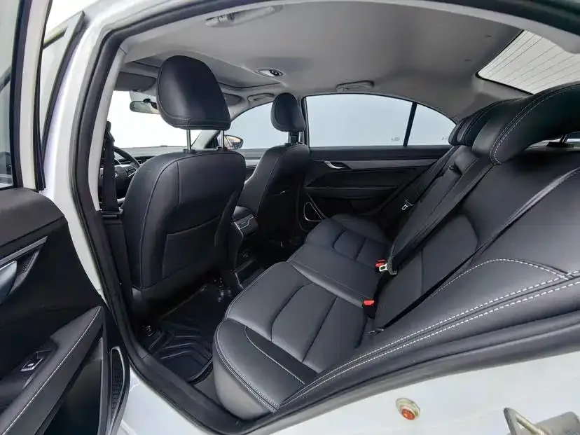 Geely Emgrand 2021 UP 1.5L CVT Luxury — Фото автомобиля 11
