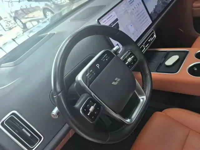 Li Auto L7 — Фото автомобиля 15