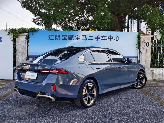 BMW i5 — Фото автомобиля 4